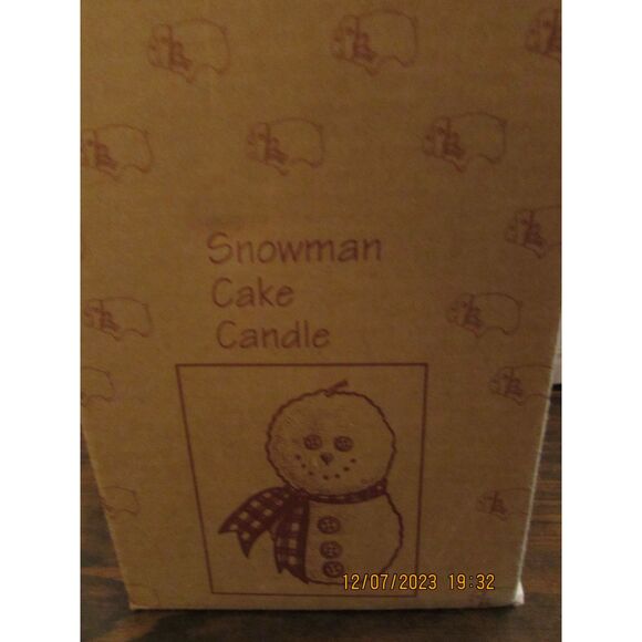 Snowman cake candle Ewe's view white carrot nose black eyes plaid scarf new - Picture 5 of 6